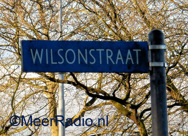 Hoofddorper met geweld van fiets beroofd