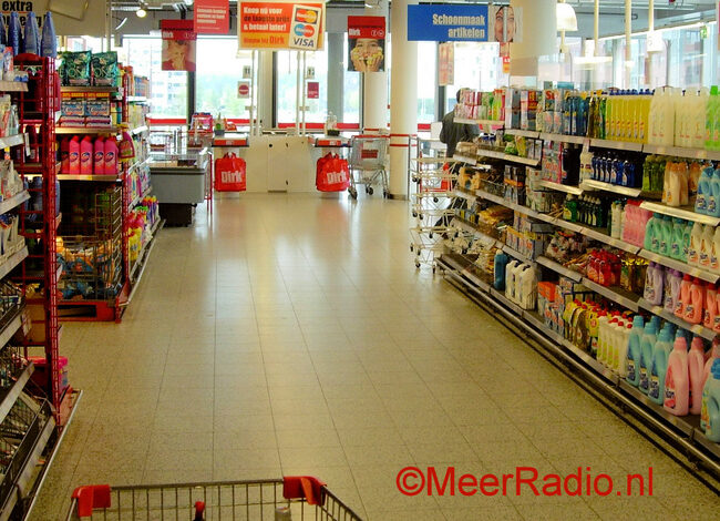 Karren vol boodschappen voor Voedselbank