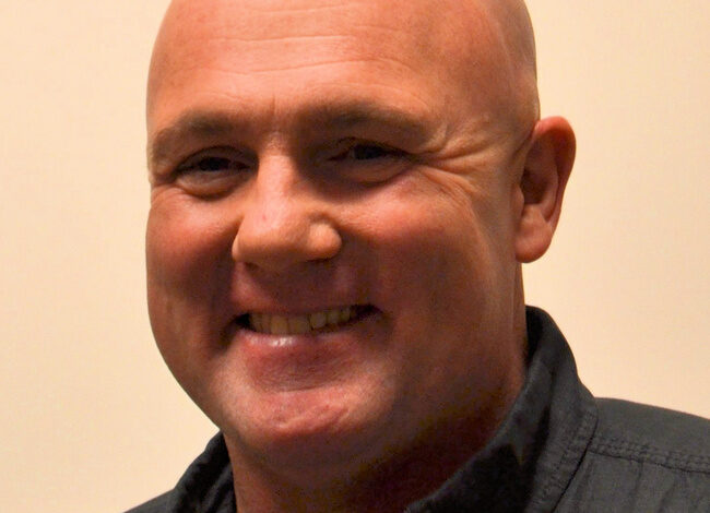 André Kuipers geeft Nederlandse vlag aan Rijksmuseum