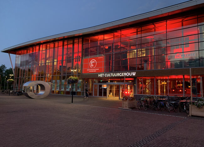 Cultuurgebouw en Eventim kleuren rood
