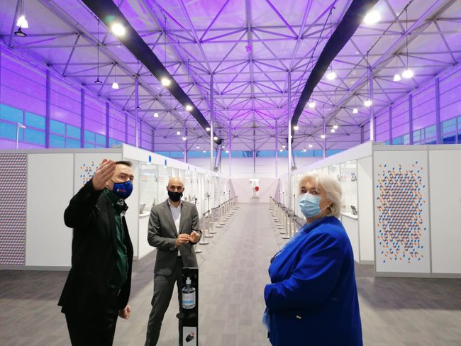 Burgemeester opent XL-teststraat op Schiphol