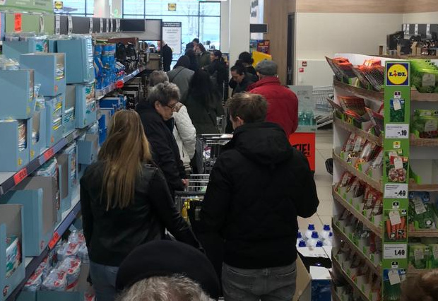 Lidl Hoofddorp bomvol vanwege coronavirus