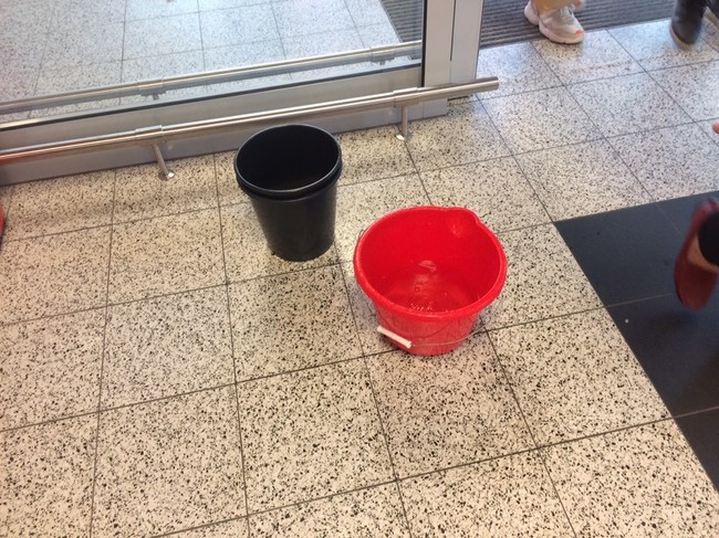 Wateroverlast woningen in winkelcentrum