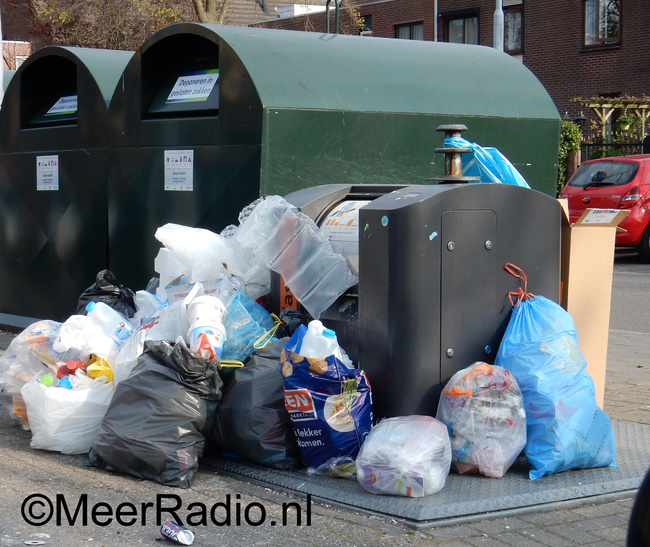 Ergernis over huishoudafval naast containers
