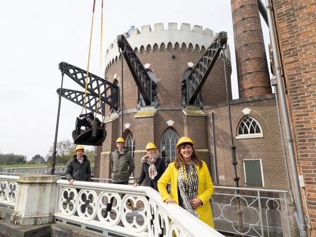 Zuigerkleppen stoomgemaal teruggeplaatst