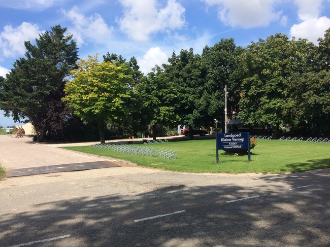 Monumentale schuur podium voor Grazende Zwaan