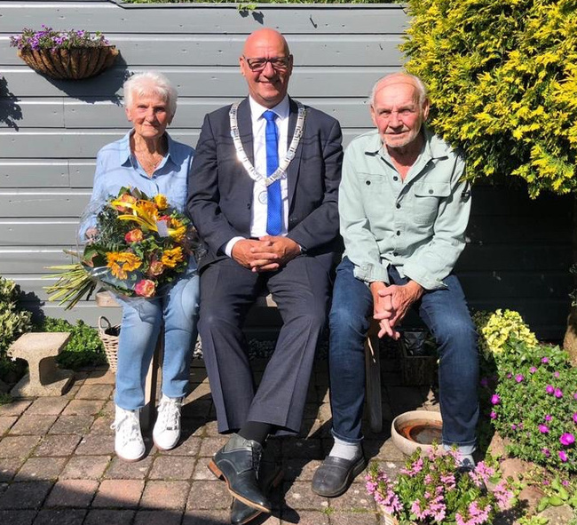 Locoburgemeester Johan Rip bezoekt dubbelfeest