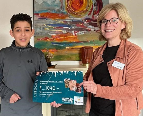 Cheque van leerlingen voor Adamas Centrum