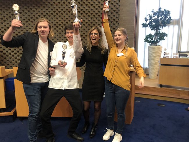 Kaj Munk College wint scholierendebat