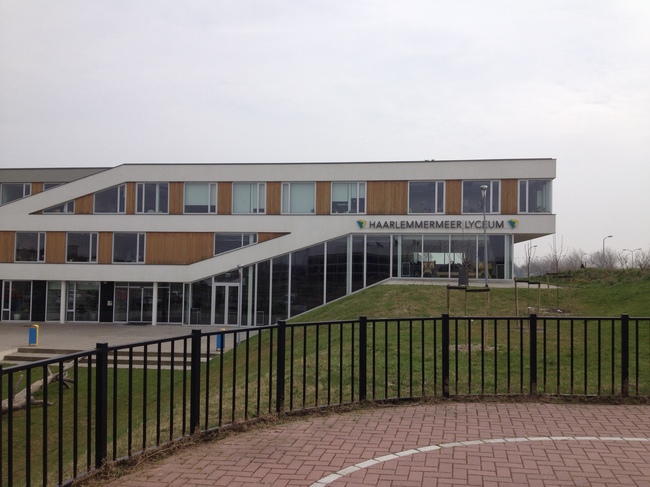 Leerlingen Haarlemmermeerlyceum weer naar school