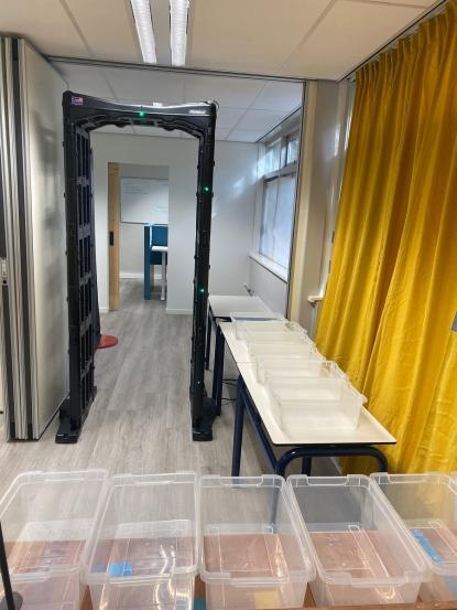 Altra College scoort met detectiepoortje