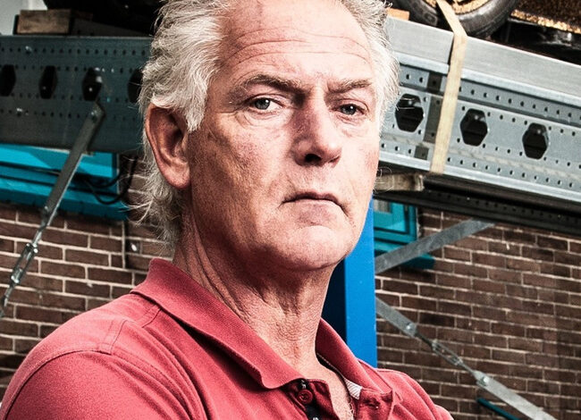 Hoofddorpse kunstenaar geeft Poetin the finger