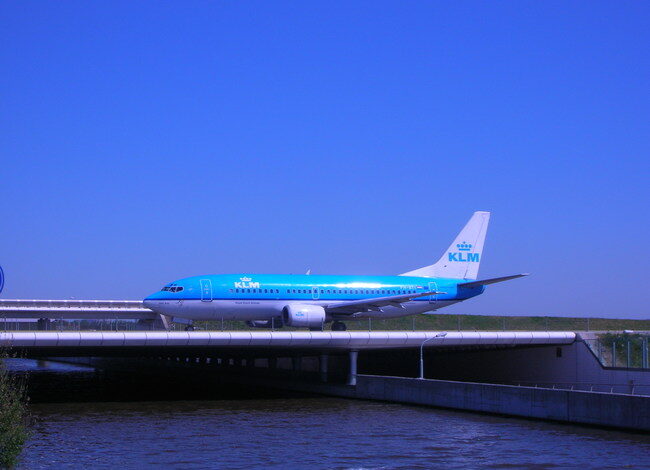 KLM noemt anderhalvemetermaatregel aan boord onmogelijk
