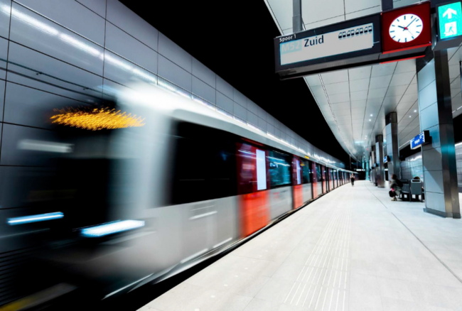 Rijk en vliegreiziger moeten Noord/Zuidlijn betalen