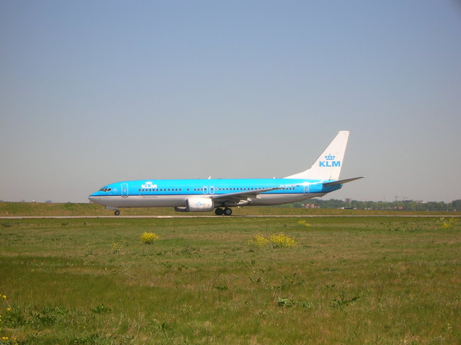KLM sluit zich aan bij Taxibotproef op Schiphol
