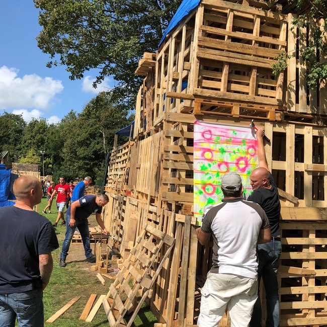 Hutten bouwen in Zwanenburg weer een groot succes