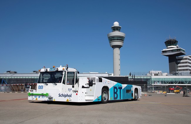 Schiphol koopt Taxibots