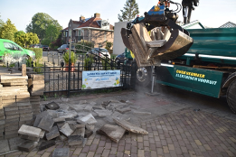 Eerste lading gewipte tegels afgevoerd