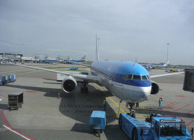 Onderzoek gevraagd naar coronarisico’s van vliegen