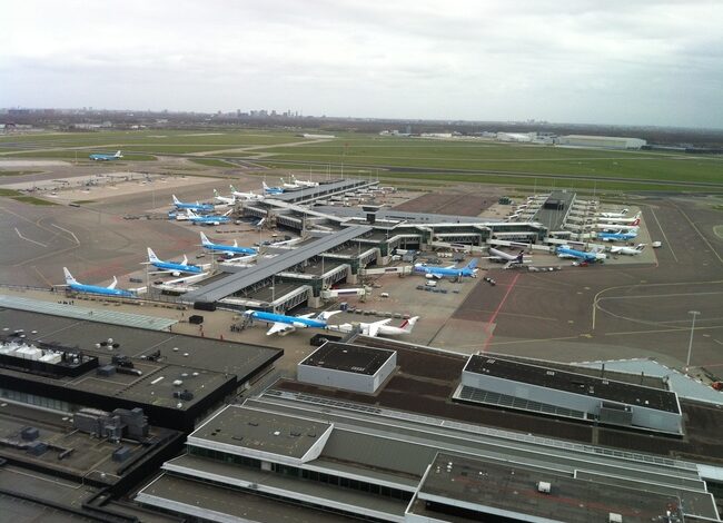 Marechaussee Schiphol arresteert Roemeen