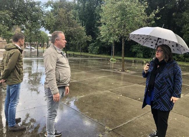 Gemeente moet zelf ook tegels wippen