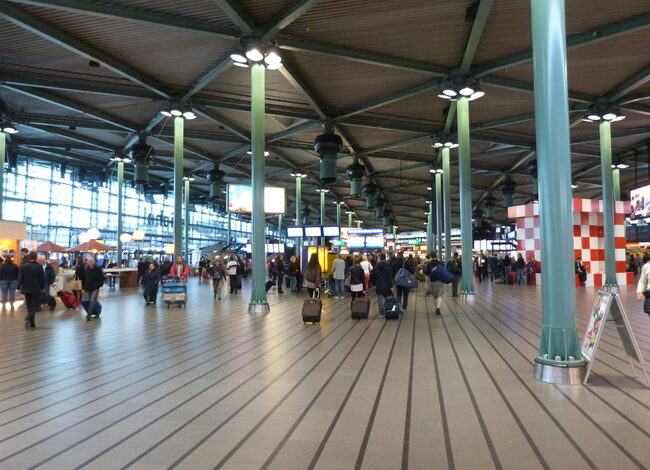 Schiphol bespaart geld