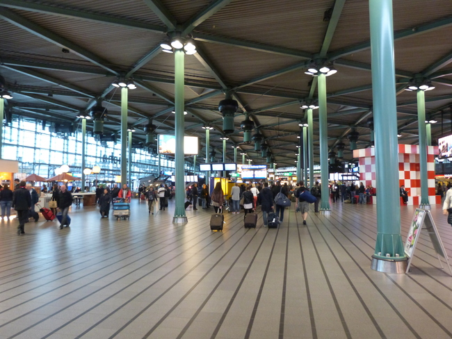 Schiphol bespaart geld