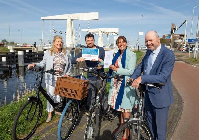 Bereikbaarheidsvisie overhandigd aan wethouder Verkeer en Vervoer