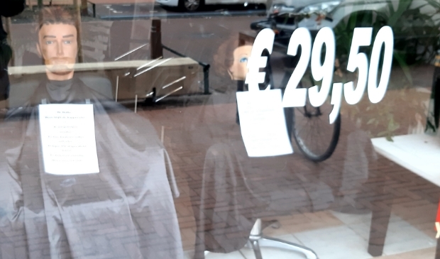 Poppen worden ‘geknipt’ in salon Zwanenburg