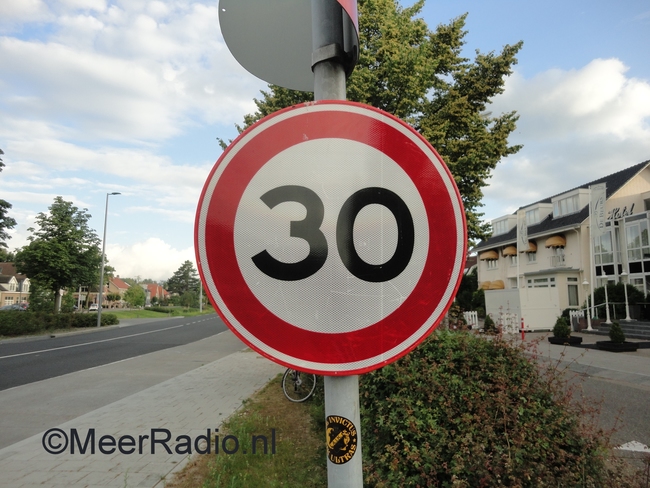 OM wil landelijke uitrol 30 km per uur flitspalen