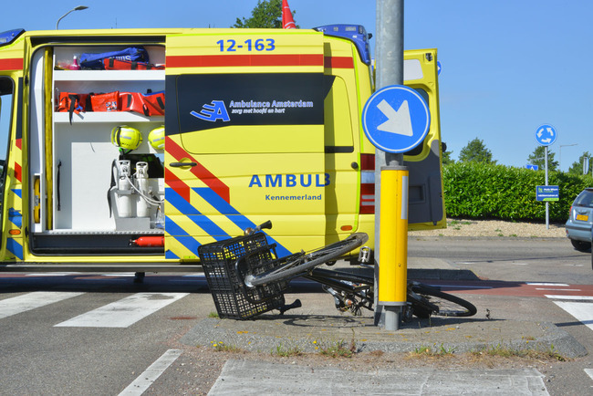 Fietser gewond bij aanrijding op Venneperweg