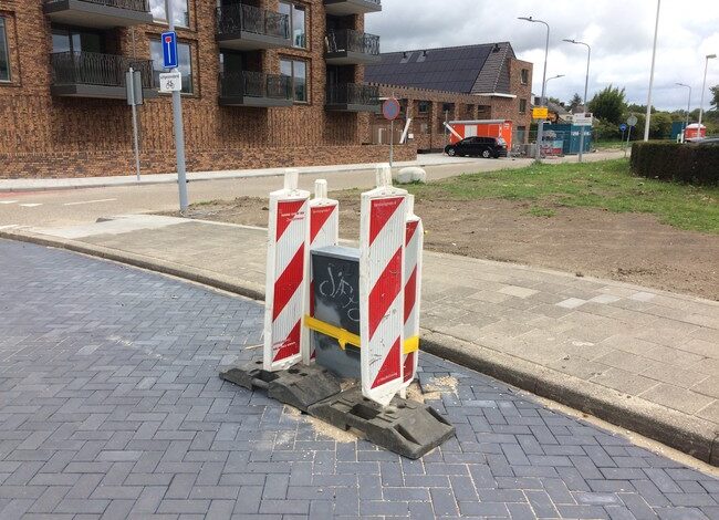 Fietspad met hindernis in Hoofddorp