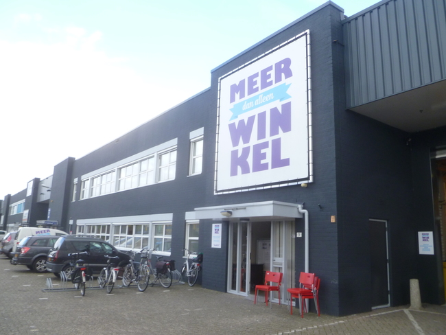 Meerwinkel reikt cheque uit