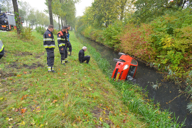 Automobiliste belandt in sloot