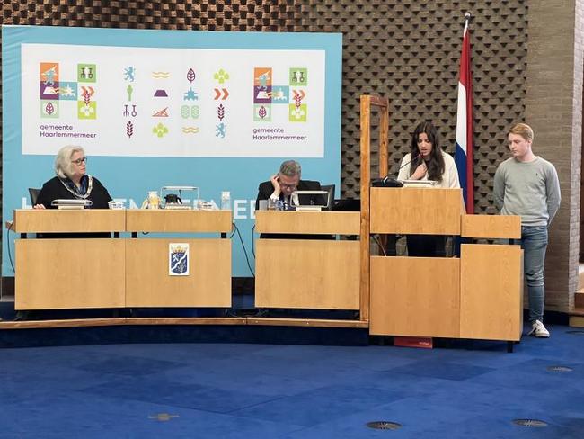 Praat met jongeren, niet over jongeren