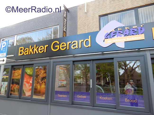 Winterdorp in etalage bakker Gerard blijkt publiekstrekker