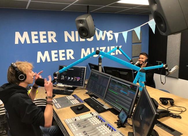 Rolf Sanchez opent nieuwe MeerRadio studio