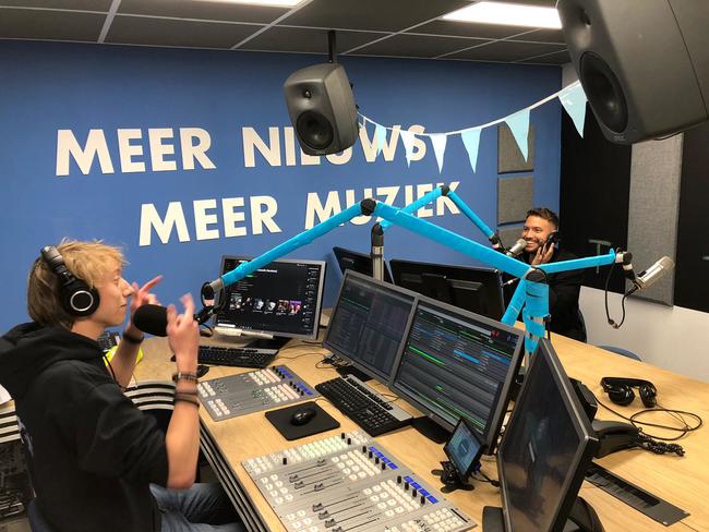 Rolf Sanchez opent nieuwe MeerRadio studio