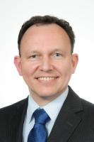 Wethouder Reinders reikt cheque uit aan voedselbank