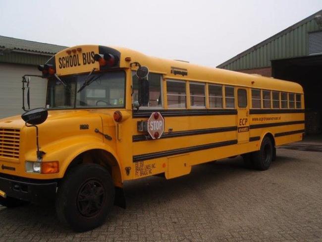 Stemmen in een Amerikaanse schoolbus
