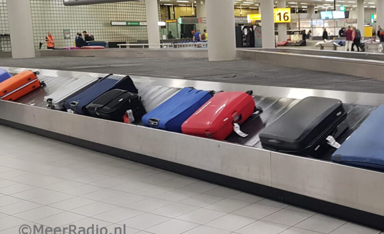 Eerste van 19 nieuwe bagagerobots op Schiphol in gebruik