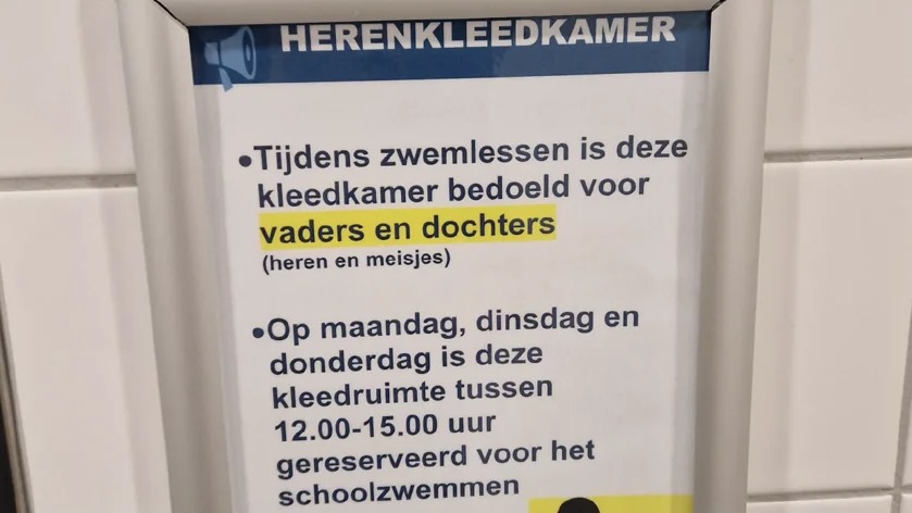 Glurende vaders in zwembaden