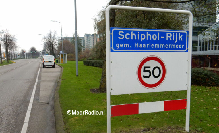 Vrachtwagen botst met een personenauto