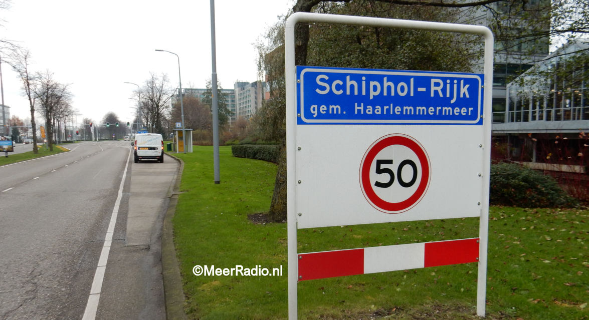 Vrachtwagen botst met een personenauto