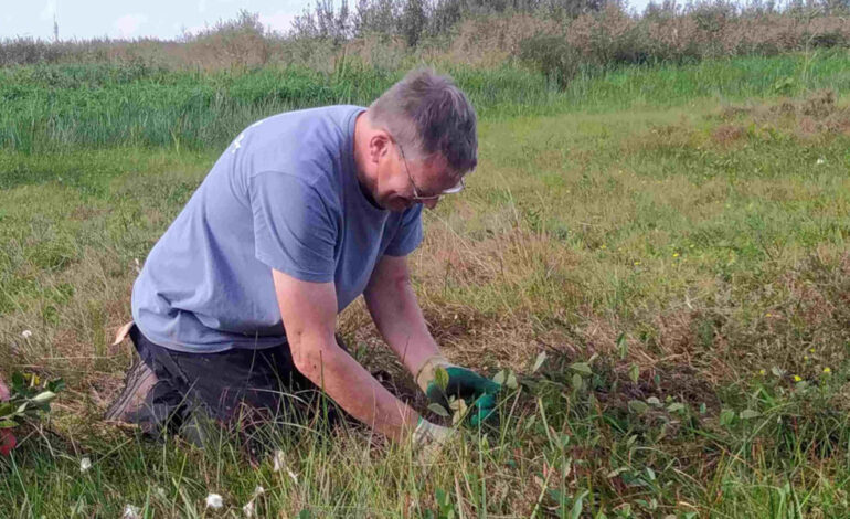 Natuurliefhebbers aan de slag in Spaarnwouderveen