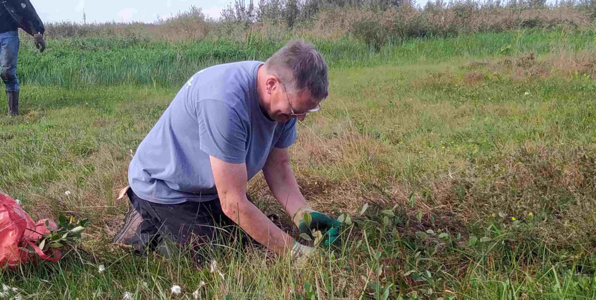 Natuurliefhebbers aan de slag in Spaarnwouderveen