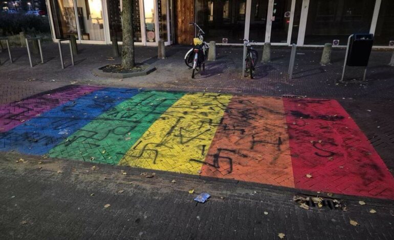 Regenboogvlak Nieuw-Vennep twee keer beklad