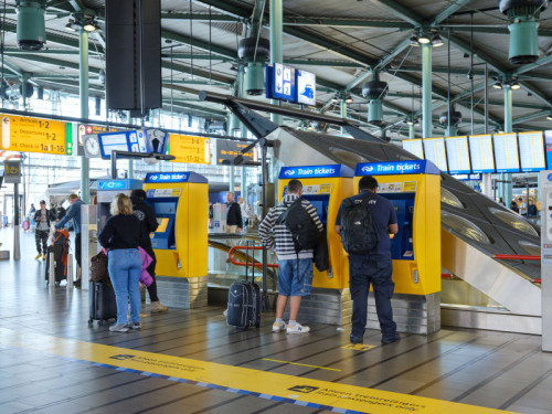 Tas vol messen aangetroffen op Schiphol Plaza