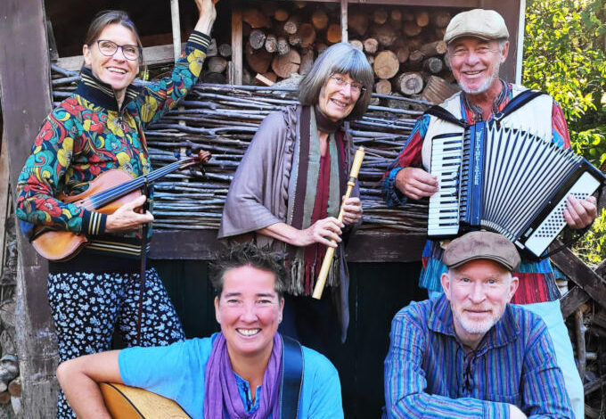 Muziekgroep Altegaer treedt op in Lisserbroek