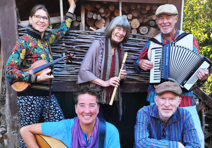 Muziekgroep Altegaer treedt op in Lisserbroek